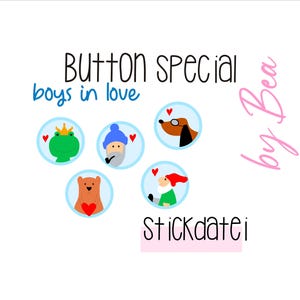 Könnte beinhalten: Auf weißem Hintergrund steht der Text "Button Special" und "boys in love". Fünf runde Knöpfe mit Cartoon-Figuren: ein Frosch, ein Mann mit Pfeife, ein Hund, ein Bär und ein Zwerg, jeweils mit einem Herz. Der Text "by Bea" und "stickdatei" sind ebenfalls vorhanden.