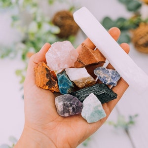 10 pcs Crystal Gift Set - Crystal Set, Crystal Kit, Selenite, Tourmaline, Rough Stones, Citrine, Amethyst, Rose Quartz Healing Crystals