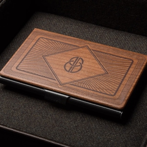 Porte-cartes de visite personnalisé en bois de cerisier / Cadeau d'entreprise / Cadeau d'employé / Porte-cartes de visite / Cadeau de Noël