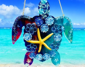 Resin Sea Turtle Wall Hanging with Starfish & Glow-in-the-Dark Flowers – Ocean Decor