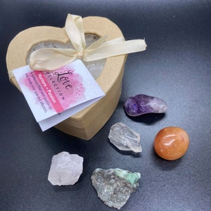 Crystal Colletion- Intention: Love set of Stones- Heart Collection -Rose Quartz,Amethyst,Crystal Quartz, Carnelian,Emerald-Heart Box