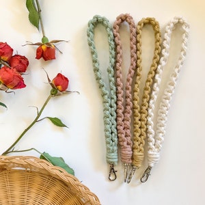 Macrame wristlet key chain