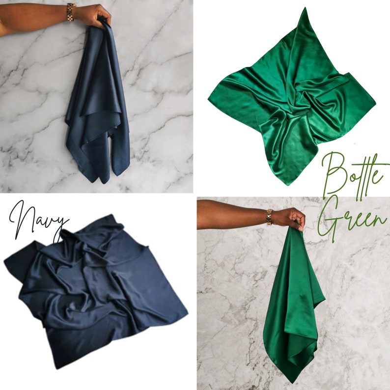 K&ouml;nnte beinhalten: Zwei Seidenschals, einer in Marineblau und einer in Flaschengr&uuml;n, werden gefaltet und von H&auml;nden gehalten gezeigt. Der Text "Navy" und "Bottle Green" steht unter jedem Schal.