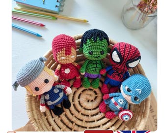 PAQUETE Amigurumi 5 en 1 Patrón de Superhéroe a Crochet – Pack de Llaveros – Inglés y Español