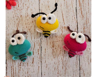 Amigurumi Bee Charm Crochet Pattern – Mini Spring Keychain – English + Spanish PDF Instant Download