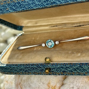 アンティーク オールドカット ダイヤモンドとブルージルコンのバー ブローチ/ペンダント/プラチナ/15CT ゴールド/エドワード朝/オールドヨーロピアンカット ダイヤモンド/3 ストーン/トリロジー/トリオ/チャーム
