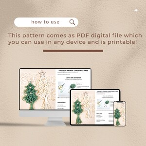 以下が含まれることがあります： フリンジクリスマスツリーのマクラメパターンのデジタルダウンロード。このパターンには、プロジェクトの作成に必要な手順、ツール、材料が含まれています。画像には、パターンが表示されているコンピューター画面、タブレット、電話が表示されています。