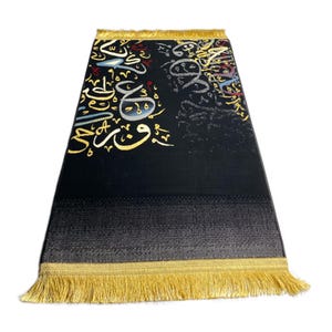 Tappetino da preghiera in calligrafia araba Kaaba nera, realizzato a Madina immagine 11