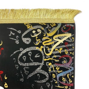 Tappetino da preghiera in calligrafia araba Kaaba nera, realizzato a Madina immagine 10