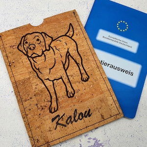 Hülle für EU Heimtierausweis und Impfpass für Hunde - Labrador Retriever - aus Kork mit Name personalisierbar