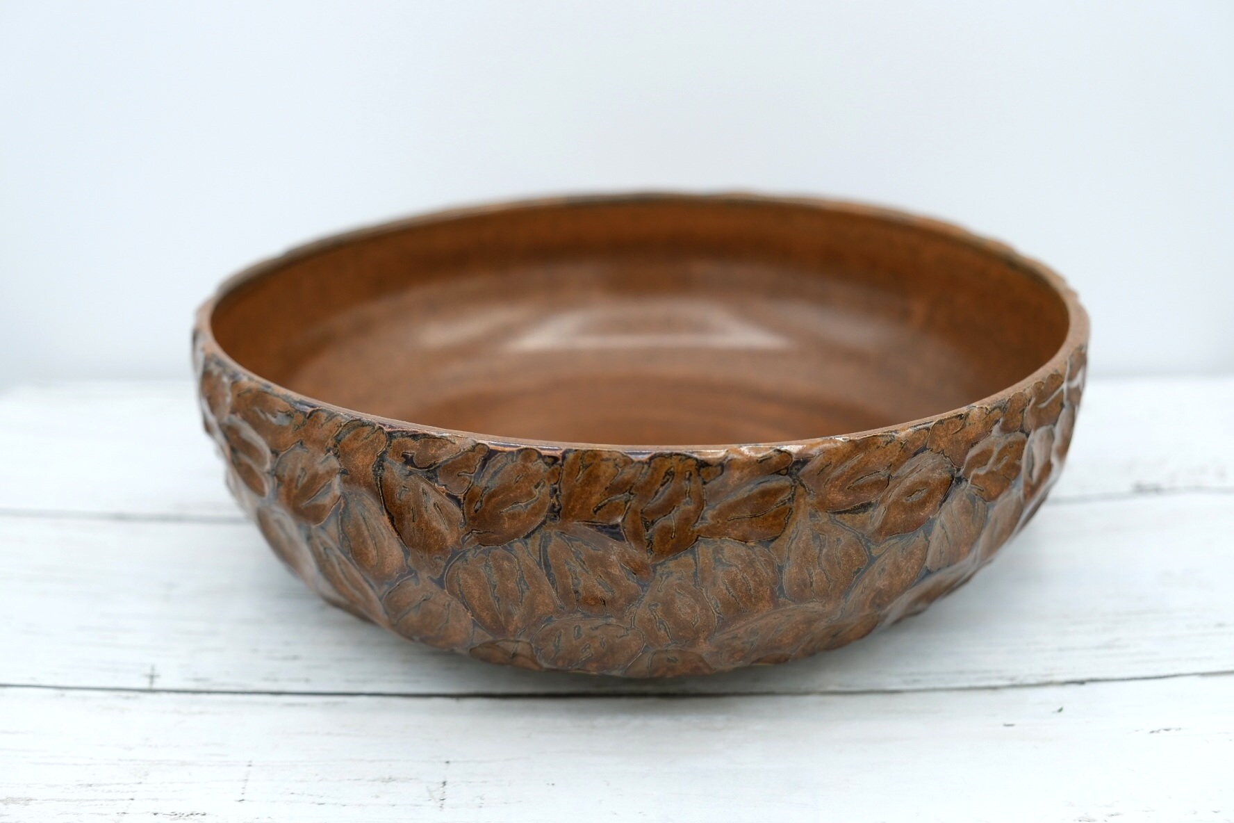 Large brown carved ceramic serving bowl hand thrown Etsy.de