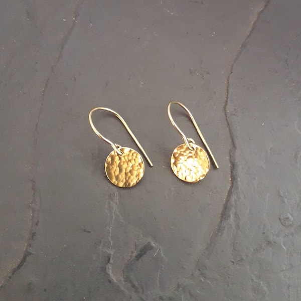 Small disc earrings, hammered brass earrings, small  discs, circle earrings, tiny brass earrings, disc earrings, brass earrings