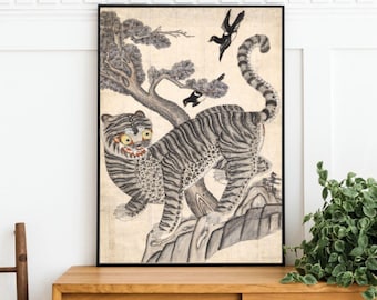 虎とカササギを描いた韓国の民画が絹に印刷され版画になった