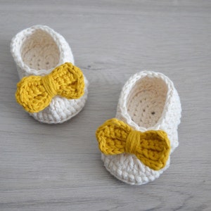 Crochet Baby Booties Pattern - Bow Shoes Tutorial (PDF)