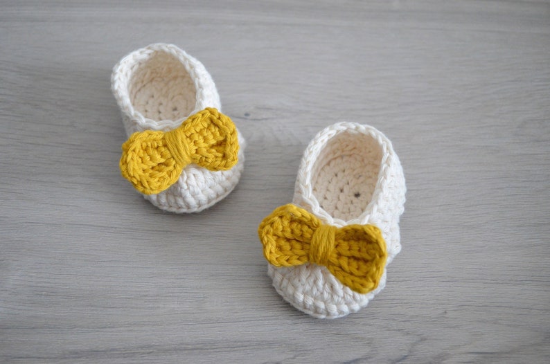 Crochet Baby Booties Pattern - Bow Shoes Tutorial (PDF) image 1