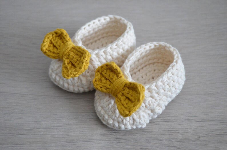 Crochet Baby Booties Pattern - Bow Shoes Tutorial (PDF) image 2