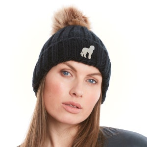 Labradoodle Propriétaire Cadeaux de vêtements, Fausse fourrure Pom Pom Chunky Knit Super Soft Unisexe Brodé Bonnet De La Maison du Chien.