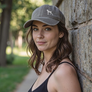 Das Haus des Hundes: Pointer Hund Besitzer Geschenk. Distressed Vintage gewaschen 100% schwere gebürstete Baumwolle bestickte Low-Profile-Baseballmütze