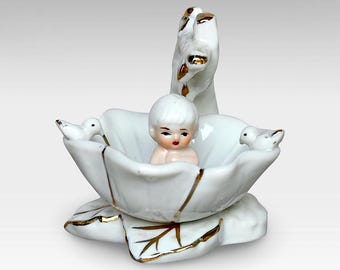 VTG 1980s &quot;Bathing Baby&quot; Ceramic Birth Keepsake Figurine - Hand Painted Porcelain Birth Gift - Made in Korea - (3.25 inch / 8 cm)