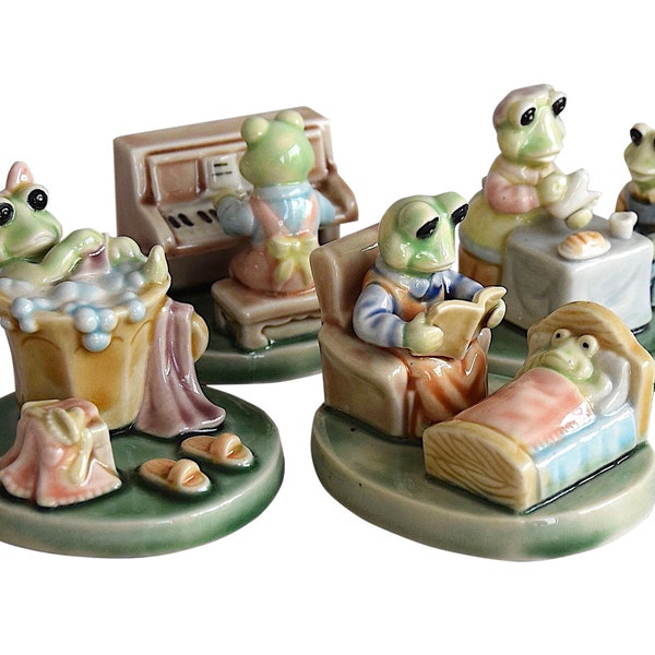 Rare!! VTG 1970s Albert Kessler "Frog Family" Set Of 4 "Beatrix Potter" Hand Painted Porcelain Figurines - Numbered - (3.25 inch / 8.5 cm)