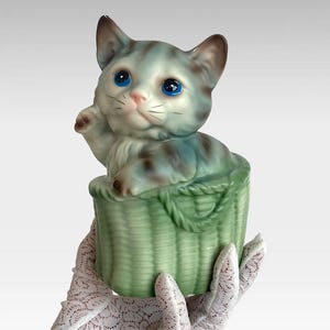 VTG Kawaii Japan &quot;Ceramaster&quot; Hand Painted Ceramic &quot;Kitty Cat in Basket&quot; Animal Figurine Coin Bank Collectible - (6 inch / 15.5 cm)