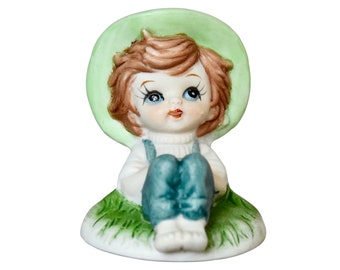 VTG Kitsch Big Eyed "Child With Big Green Hat" Hand Painted Bisque Porcelain Figurine - (2.25 inch / 6 cm)