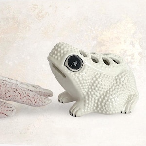 VTG 1960s Italian "Pique Fleur" With 10 Cutouts - Mid Century Hand Painted Ceramic Hobnail Flower Frog - Jean Roger Style - (4.25" / 11 cm)