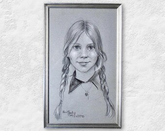 VTG French 1970s "Montmartre, Place du Tertre" Original Framed Pencil Drawing Portrait Signed Artwork - Paris, France (20.75 inch / 52,5 cm)