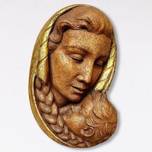 Mid Century &quot;Madonna And Child Jesus&quot; Hand Painted &quot;Golden Wood Look&quot; Plaster 3D Relief Wall Sculpture - Signed V.M - (10.25 inch / 26 cm)