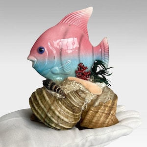 VTG Kitsch &quot;Pink Fish&quot; Handmade &quot;Seashell Art Creation&quot; Beach Souvenir - Mid Century Folk Art - Boho Beach House - (5 inch / 12.5 cm)