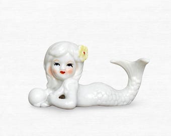 VTG 1950s Kitsch "Tropical Mermaid Holding A Pearl"  Hand Painted Porcelain Figurine - Hawaii Tiki Culture Collectible - (3.25 inch - 8 cm)