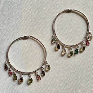 Orecchini a cerchio con pietre preziose, orecchini multitormalina, gioielli per tutti i giorni, gioielli in argento, regalo di compleanno, gioielli di Natale, idee regalo