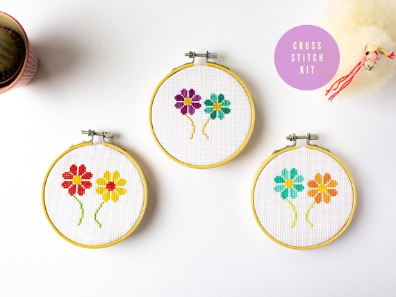 Beginner Flower Cross Stitch Kit / Small Easy Cross Stitch Kit / DIY  Starter Craft Kit / Simple Mini Floral Pattern Includes Hoop, Gift Idea 