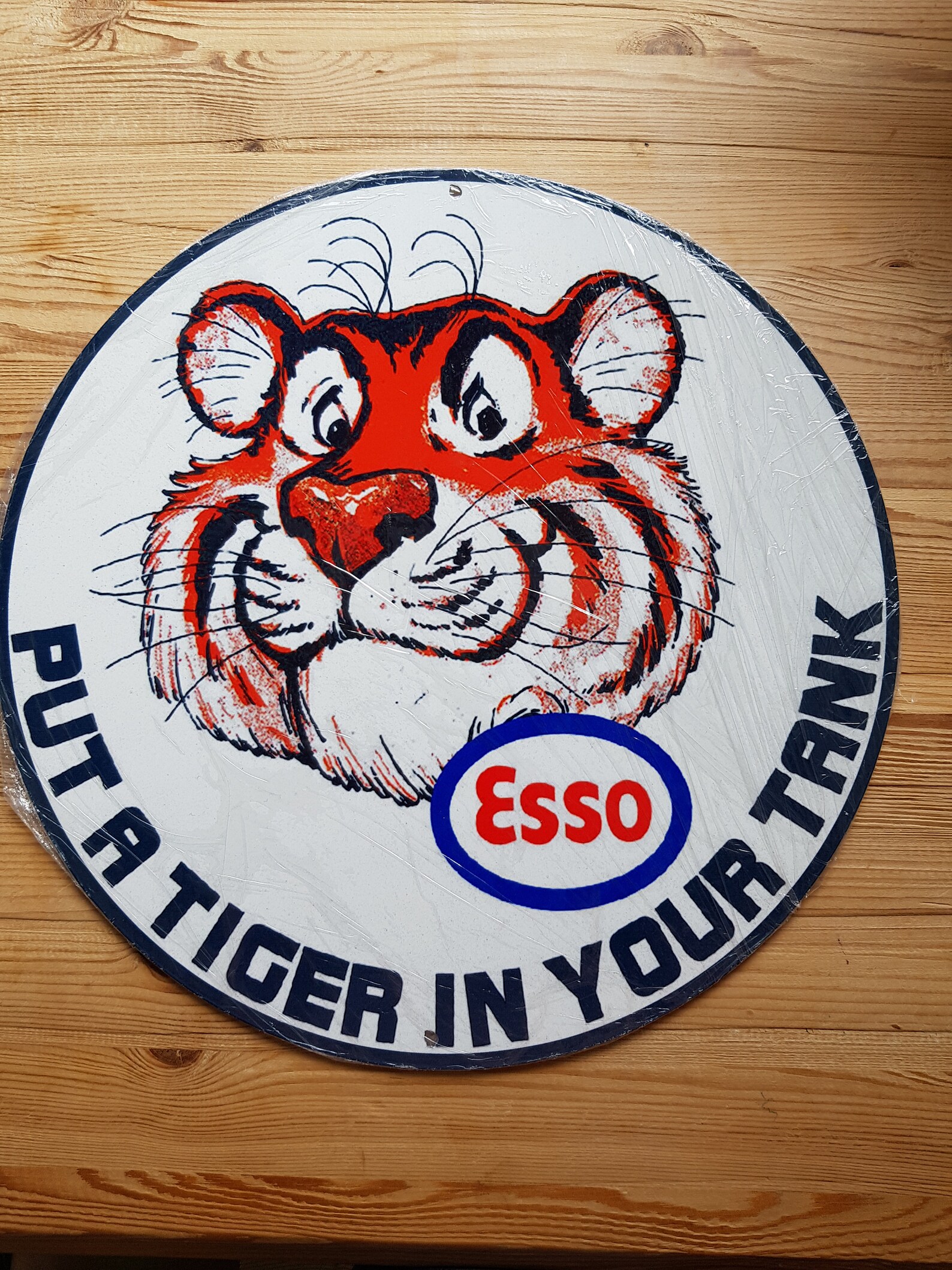Put a Tiger in Your Tank Esso 14 Round Metal Sign Man Cave/ Garage