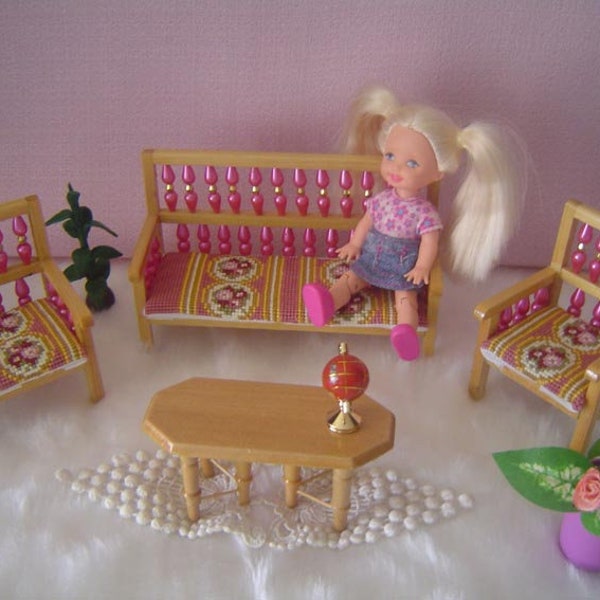 Canapé et fauteuils brodés au point de croix - salon complet Shelly soeur de Barbie - fait main - OOAK pièce unique