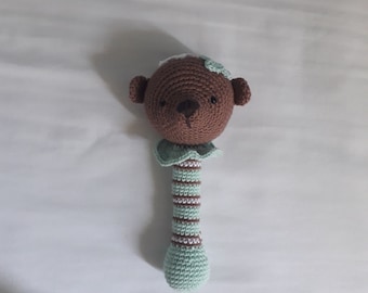 Hochet tête d'ours vert bébé crochet coton - baby shower ou cadeau de naissance - amigurumi - fait main