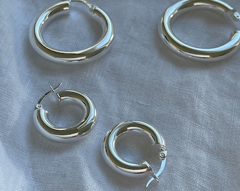 Orecchini a cerchio in argento di medio spessore Orecchini a cerchio Orecchini a cerchio con chiusura Orecchini a cerchio in argento sterling grosso Cerchi in argento massiccio massiccio Regalo quotidiano per lei