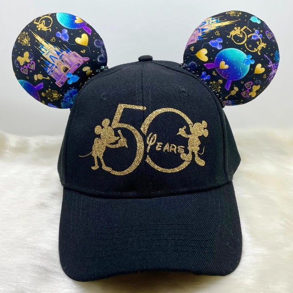 Chapeau Mickey inspiré avec oreilles OU avec ensemble de masque assorti combo. de 50th Anniversary DW avec des paillettes d’or sur le chapeau.
