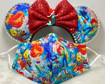Inspirado na história completa de Ariel, a Pequena Sereia, com orelhas da Minnie Mouse ou com conjunto de máscaras combinando. Estampa raríssima. Máscara com orelhas do Mickey e da Minnie.