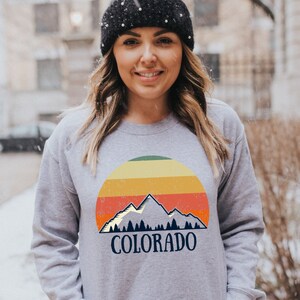 Colorado Sweatshirt Mountain Retro Sweatshirt Denver Colorado Retro Colorado Souvenir Hiking Sweatshirt Oversized Sweatshirt Retro Sunset