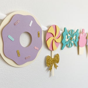 Deux bannières sucrées, deux guirlandes de friandises sucrées, bannière de crème glacée, guirlande de bonbons, décor de fête de boulangerie, deux décors d’anniversaire sucrés, terre de bonbons