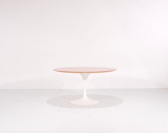 Table "Tulip" en bois par Eero Saarinen pour Knoll International, USA 1958.