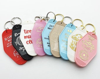 Personalized Vintage Keychains 100 units: Distinctive Wedding Keepsakes - Show Your Appreciation in Style