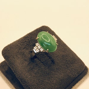 Anello in oro bianco 14 carati con giada verde e diamanti, misura 6,25