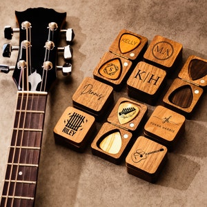 Boîte personnalisée de médiators, cadeau musique pour musicien guitariste, médiators en bois personnalisés avec support, médiator en bois, cadeau pour lui image 2