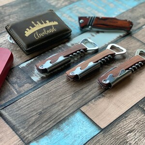 Aprifinizzo di cavatappi inciso, apribottiglie in legno personalizzato, cavatappi di vino, apribottiglie personalizzato, apribottiglie Groomsman, Laser Inciso immagine 5