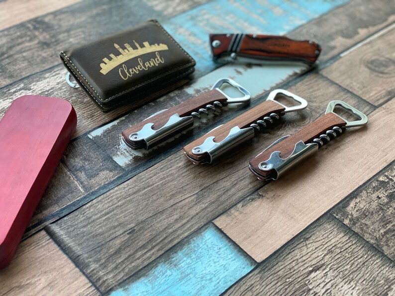 Aprifinizzo di cavatappi inciso, apribottiglie in legno personalizzato, cavatappi di vino, apribottiglie personalizzato, apribottiglie Groomsman, Laser Inciso immagine 5