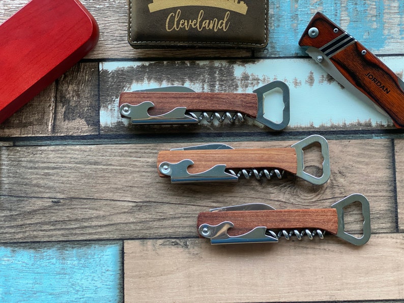 Aprifinizzo di cavatappi inciso, apribottiglie in legno personalizzato, cavatappi di vino, apribottiglie personalizzato, apribottiglie Groomsman, Laser Inciso immagine 6