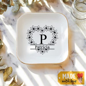 Monogrammed Jewelry Dish, Custom Name Ring Dish, Bridesmaid Gift, Personalized Trinket, Gift for Girlfriend, Birthday Gift, Bestie Gift afbeelding 1