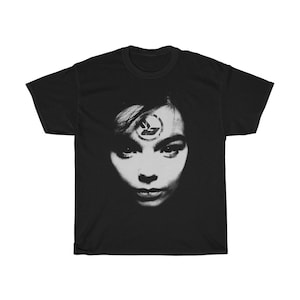 Bjork 1995 Vintage Vibe T-shirt